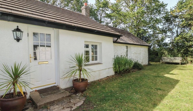 LLAINORFA, pet friendly, with a garden in New Quay