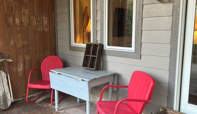 Llama Ranch Cozy 1-bedroom apartment just South of Missoula with WiFi!