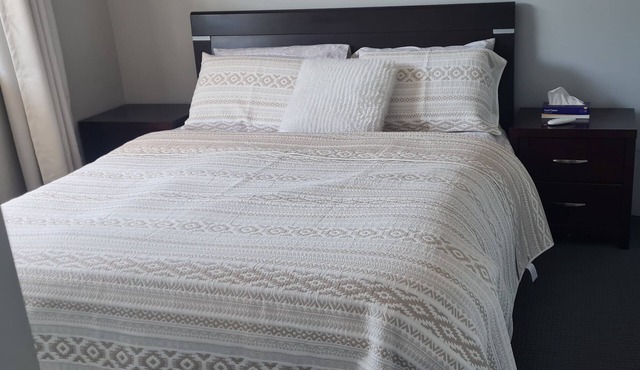 Llanath home.7.8 km to Mount panorama racing circuit