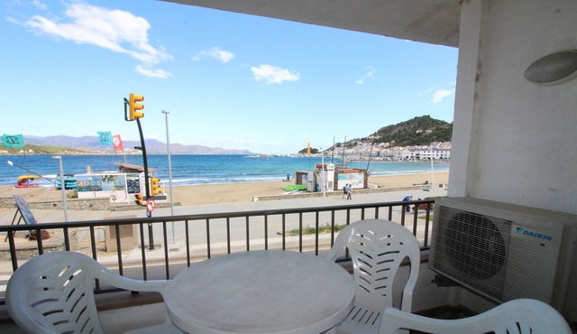 LLANÇÀ 8 DAVANT MAR - Apartment on the seafront with fantastic views to Port de la Selva.