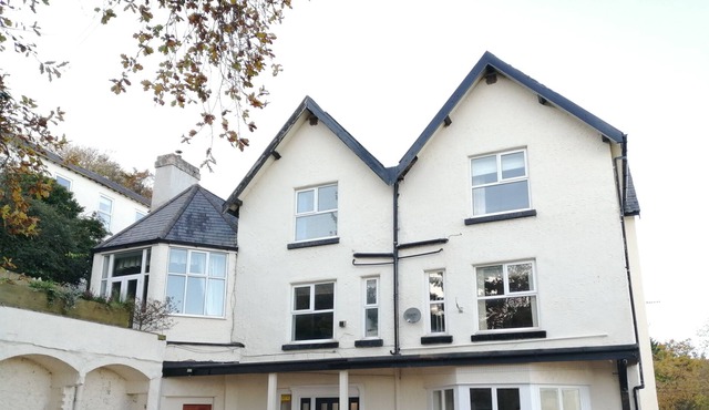 Llanddulas Hall, large coastal property with panoramic views