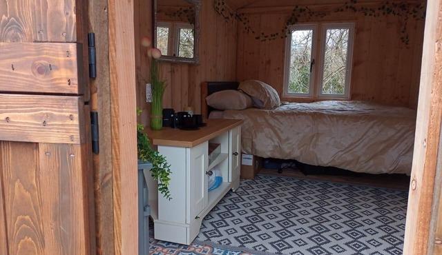 Llandovery - Lodge - Sleeps 2 - Parking - Hot Tub