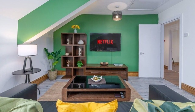 Llangefni Town Centre 3 Bed Apt – Free Parking