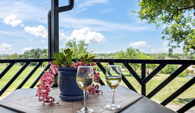 Llano River Carriage House | 1/1, River Frontage