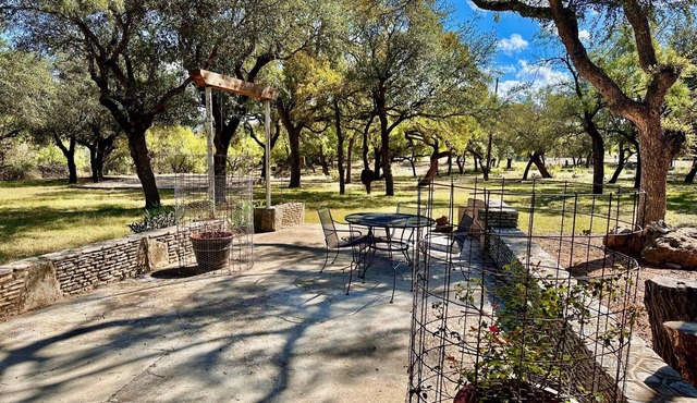 Llano River Retreat - 5 bedrooms/4 bathrooms
