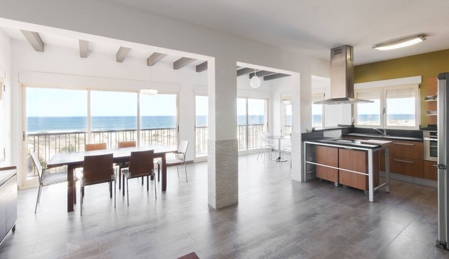 LLEBEIG 2 - Apartment facing the sea and with a shared pool. Free WIFI