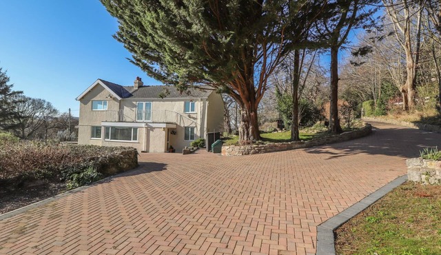 LLECHA, family friendly, with open fire in Colwyn Bay