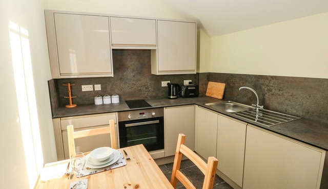 LLETY CARIAD - 2 PLOUGH & HARROW, pet friendly in Llantwit Major