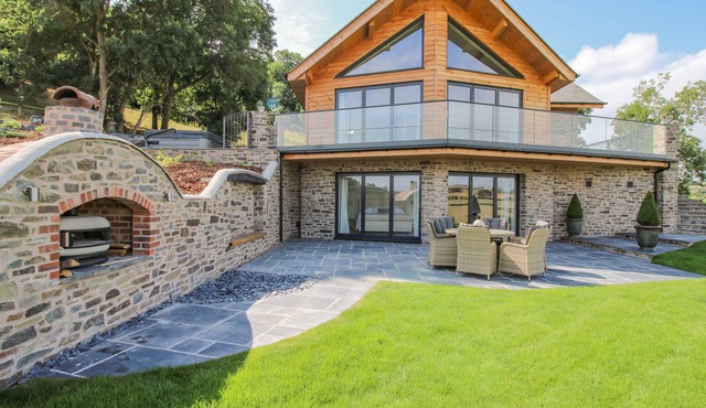 LLETY CARIAD, pet friendly, luxury holiday cottage in Montgomery