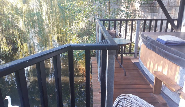 LLETY MAES FFYNNON [ Rhuthun waterside apartment]