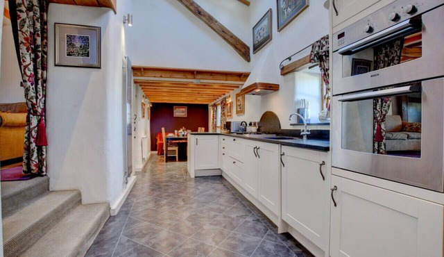 Llety'r Bryn - Four Bedroom House, Sleeps 8