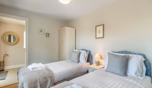 Llwyncelyn Farmhouse