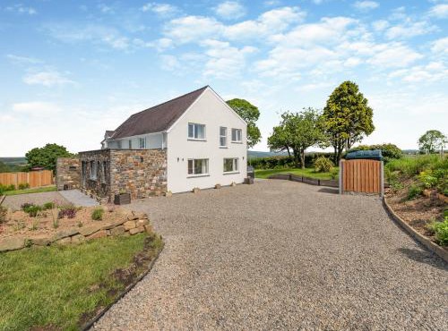 Llwyncelyn Farmhouse