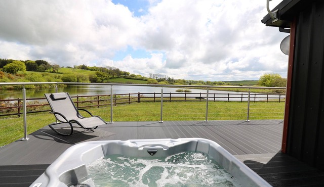 Llyn Cae Ty Nant Fishery Holiday Let