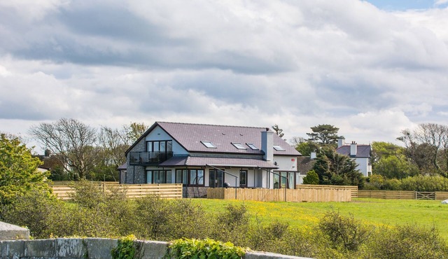 Llynfor - sleeps 10 guests in 5 bedrooms