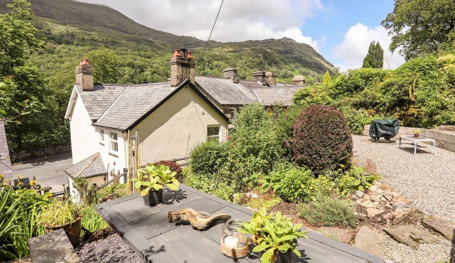 LLYS ELEN, family friendly, character holiday cottage in Nant Gwynant