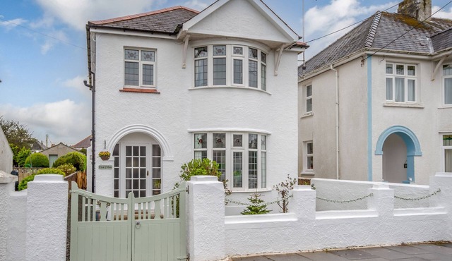 LLYS-Y-GÂN, family friendly, country holiday cottage in Fishguard