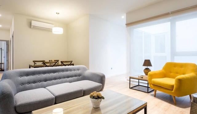 LN3 2BD+2BTH Cloakroom, Shared terrace with pool + Parking on demand