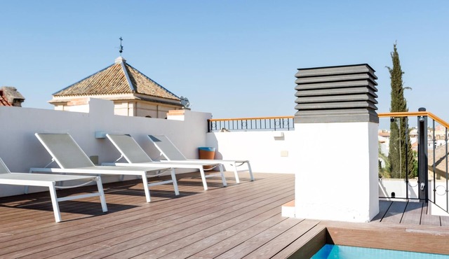 LN6 3BD+2BTH Cloakroom, Shared terrace with pool + Parking on demand