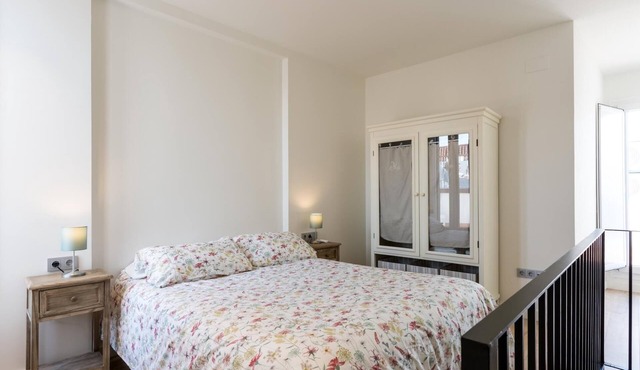 LN8 2BD+2BTH Cloakroom, Shared terrace with pool + Parking on demand