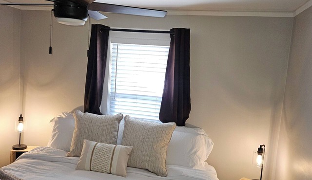 LnL KC Retreat -Sleeps 5- Parking-Wifi