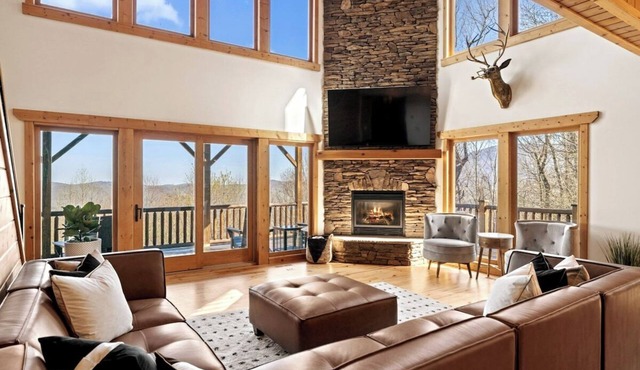 Loaded Cabin! Sleep 14-Private Road-Long Views-Jacuzzi-GameRoom-Hawksnest