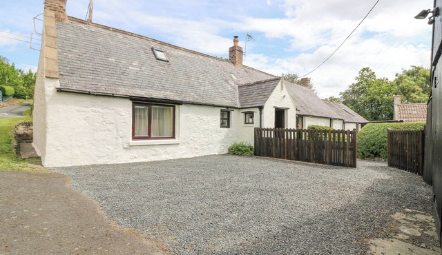 LOANVIEW, pet friendly, with open fire in Cornhill-On-Tweed