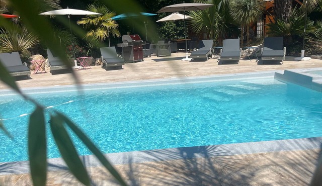 L’Oasis de Boisset: 5-Star Villa with Private Pool and Hot Tub