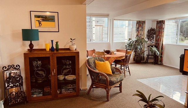 Lobbsters Lodgings - Wainui Beach Unit