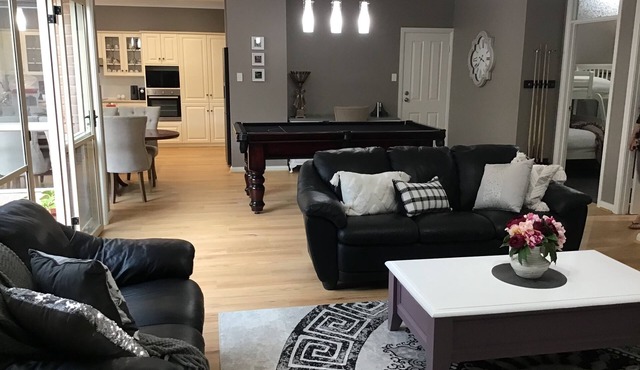 "LobeGott" - Luxury 4 Bedroom, central location!