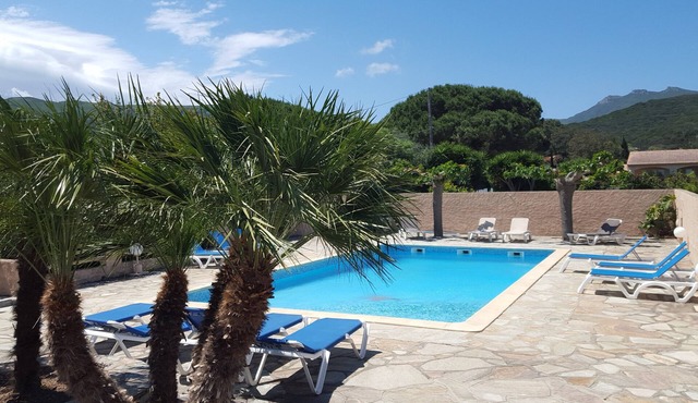 Loc. in F2 F3 near the beach, the marina, the coastal footpath