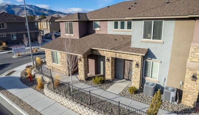 Local 3BD/2.5BA - WiFi & Parking