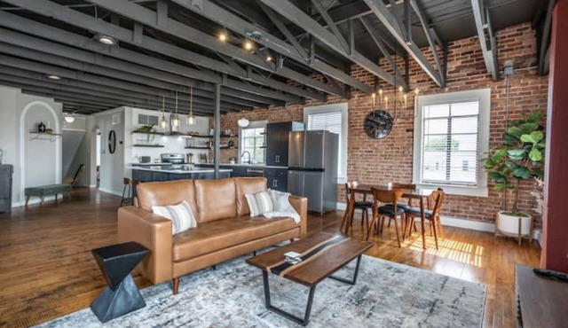 Local Charm Meets Modern Luxury in the North Texas Hill Country - 1.5hrs to DFW!