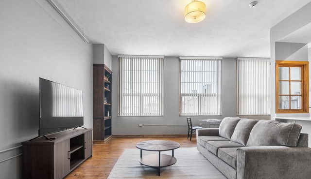 Local Discounts!- Charming & Chic Schoolhouse Apartment