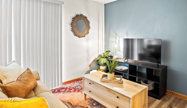 Local Discounts!- Convenient Home Away from Home