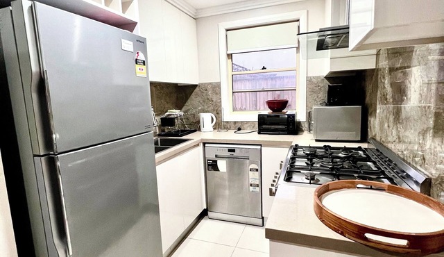 LOCAL SUBURB LIVING IN SPECTACULAR FAMILY HOME !