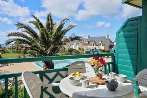 LocaLise - A18 - Appartement avec balcon - Petite vue mer à travers le palmier - Piscine de avril à septembre - Wifi inclus - Animaux admis - Draps inclus - Parking inclus