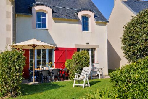 LocaLise - Maison E4 au Guilvinec - A 20m de la mer avec jardin et piscine - Tout à pied, plages, port, centre, commerces, marché - Wifi inclus - Linge de lit inclus - Animaux bienvenus