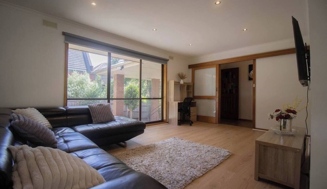 Located across from Sovereign Hill, this 3-bedroom home is perfect for families or travellers