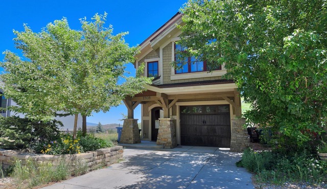 Located across from Park City Ski Resort, new update renovations.