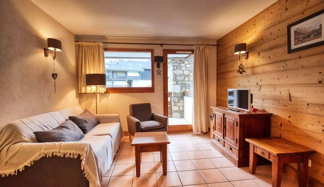 Located at the foot of the Morillon 1100 slopes
