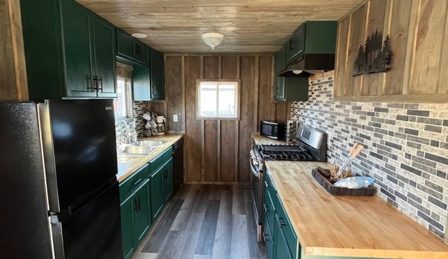 Located at the gateway of everything outdoors! Family and pet friendly.