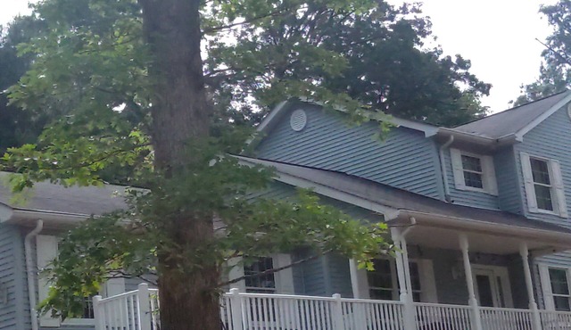 Located close to all the local attractions in a peaceful mountain setting!