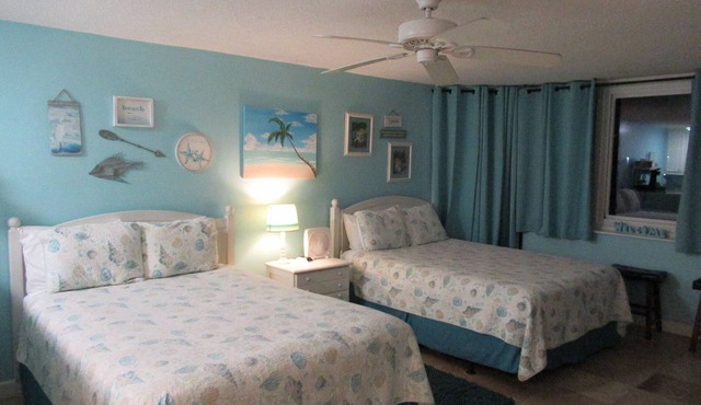 LOCATED DIRECTLY ON THE BEACH! Top of the Gulf 322 .DISCOUNTED RATES