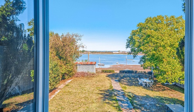 Located in Bourcefranc-le-Chapus, a stone's throw away, this spacious vacation home welcomes you.