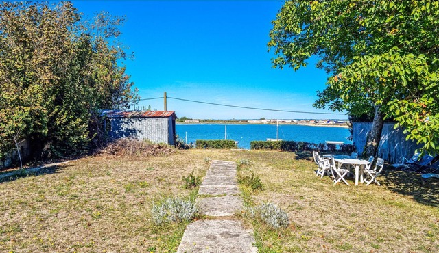 Located in Bourcefranc-le-Chapus, a stone's throw from the , this family-friendly vacation home welc