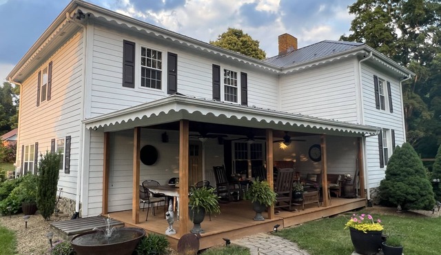 LOCATED IN ABINGDON, VA - PRIVATE, TRANQUIL SETTING