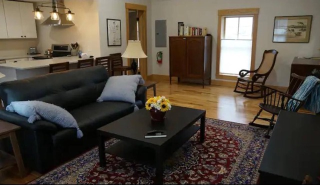 Located in Beautiful/historic Downtown Peninsula