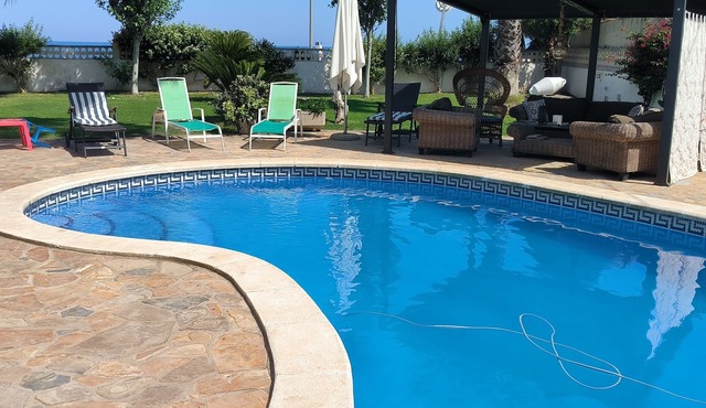 Located in Costa Azahar. 10 meters from the beach. Wi-fi 600 Mbps.