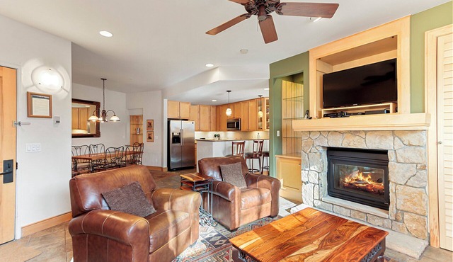 Located in Downtown Breckenridge, next to ski lifts, mountain views, garage park